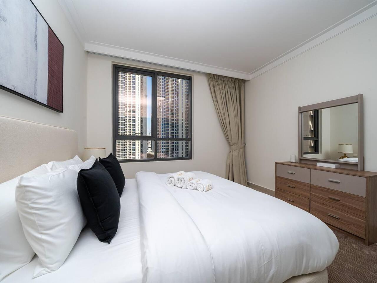 Stylish 2 Bedroom With Stunning Creek And Skyline Views * Dubai
