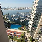 Stylish 2 Bedroom Suite With Stunning Creek And Skyline Views