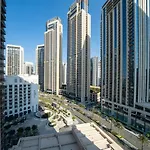 Stylish 2 Bedroom Suite With Stunning Creek And Skyline Views
