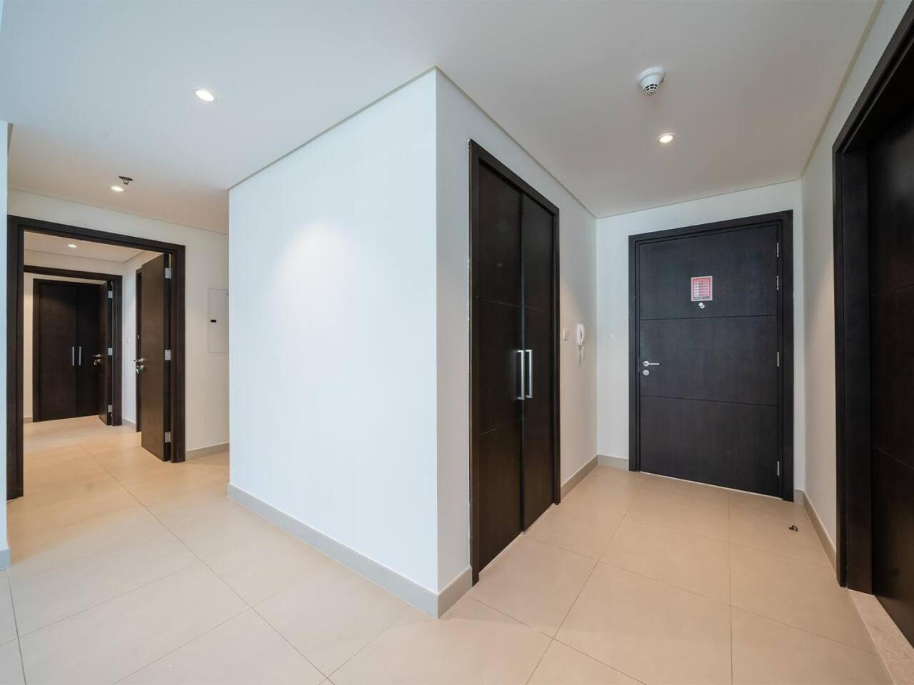 Stylish 2 Bedroom With Stunning Creek And Skyline Views Dubai