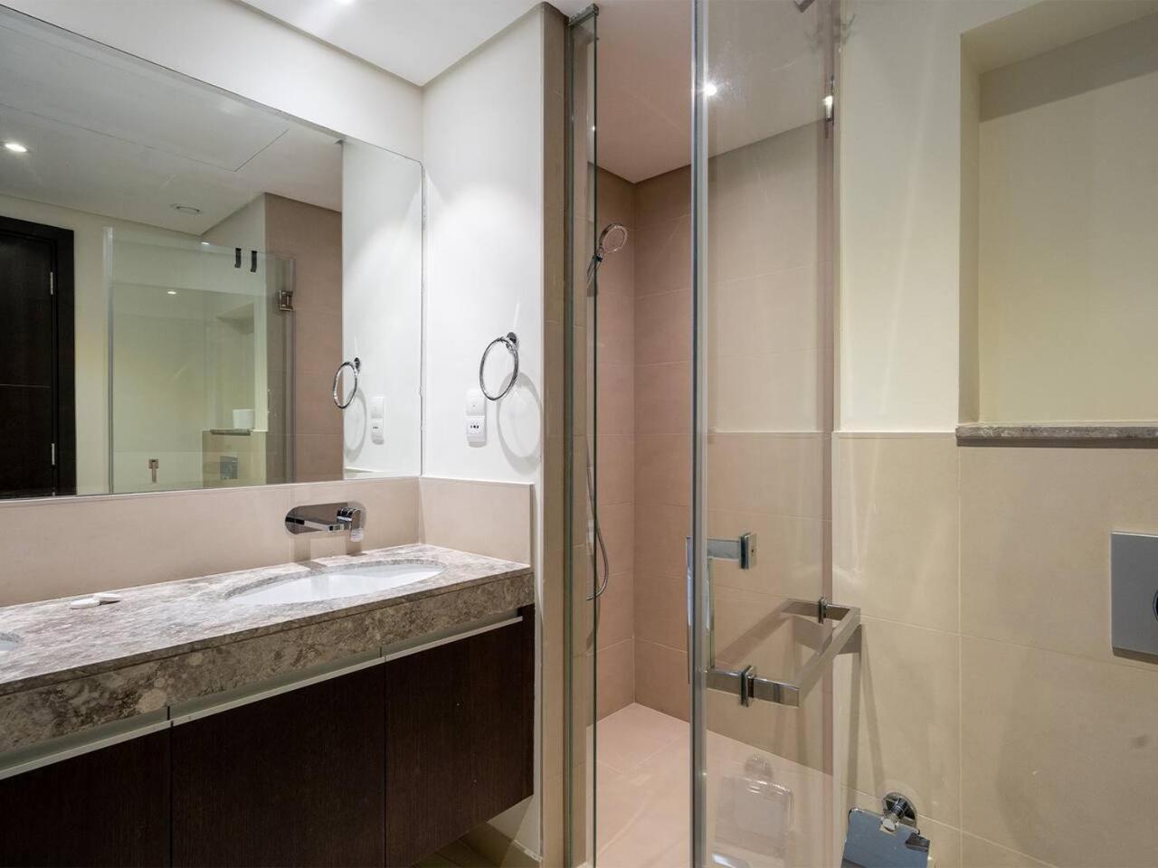 Apartment Stylish 2 Bedroom With Stunning Creek And Skyline Views Dubai
