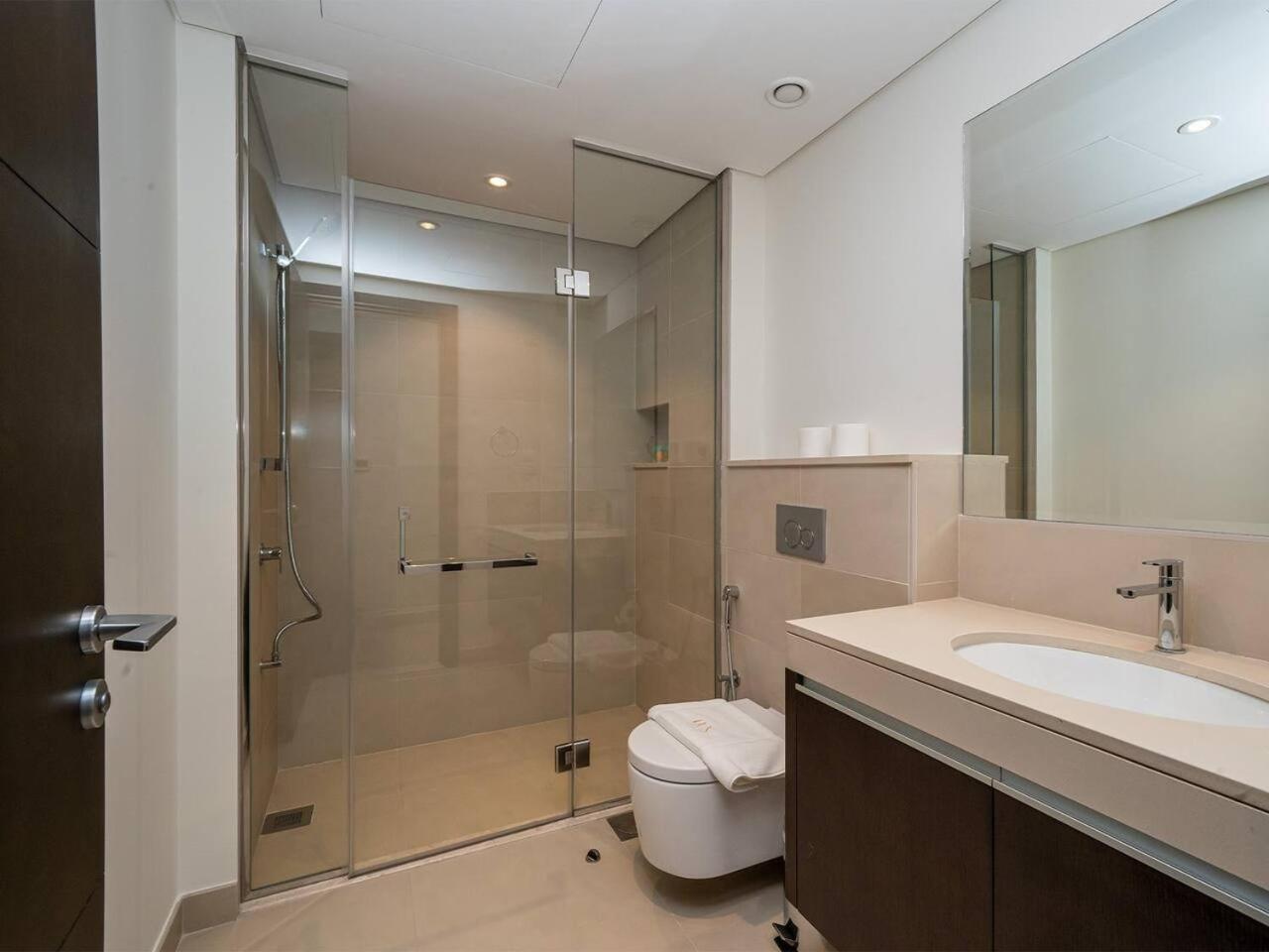 Apartment Stylish 2 Bedroom With Stunning Creek And Skyline Views